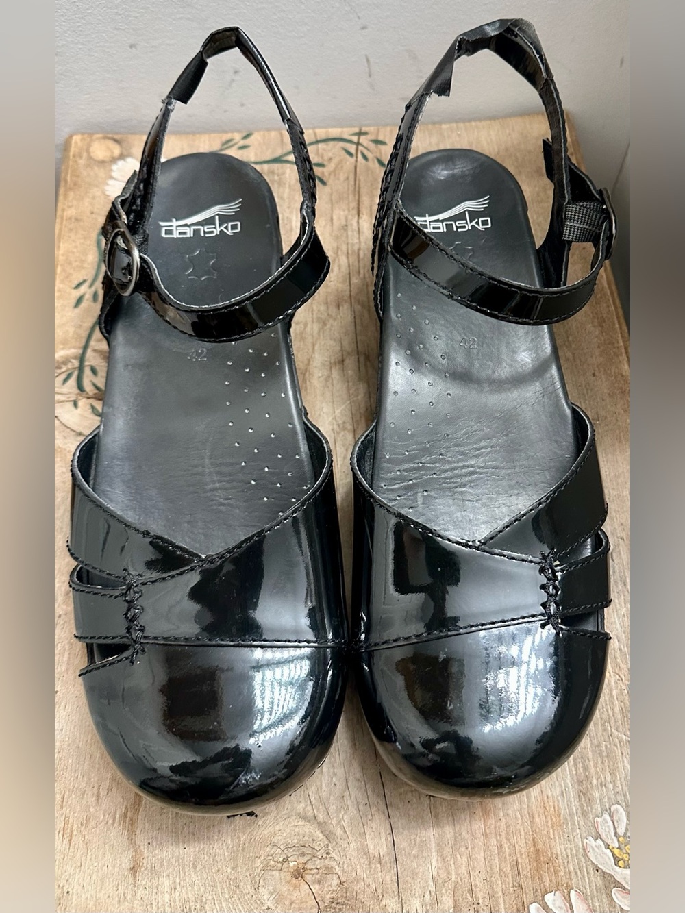 black patent leather
Dansko slingback sandals with an adjustable ankle strap and